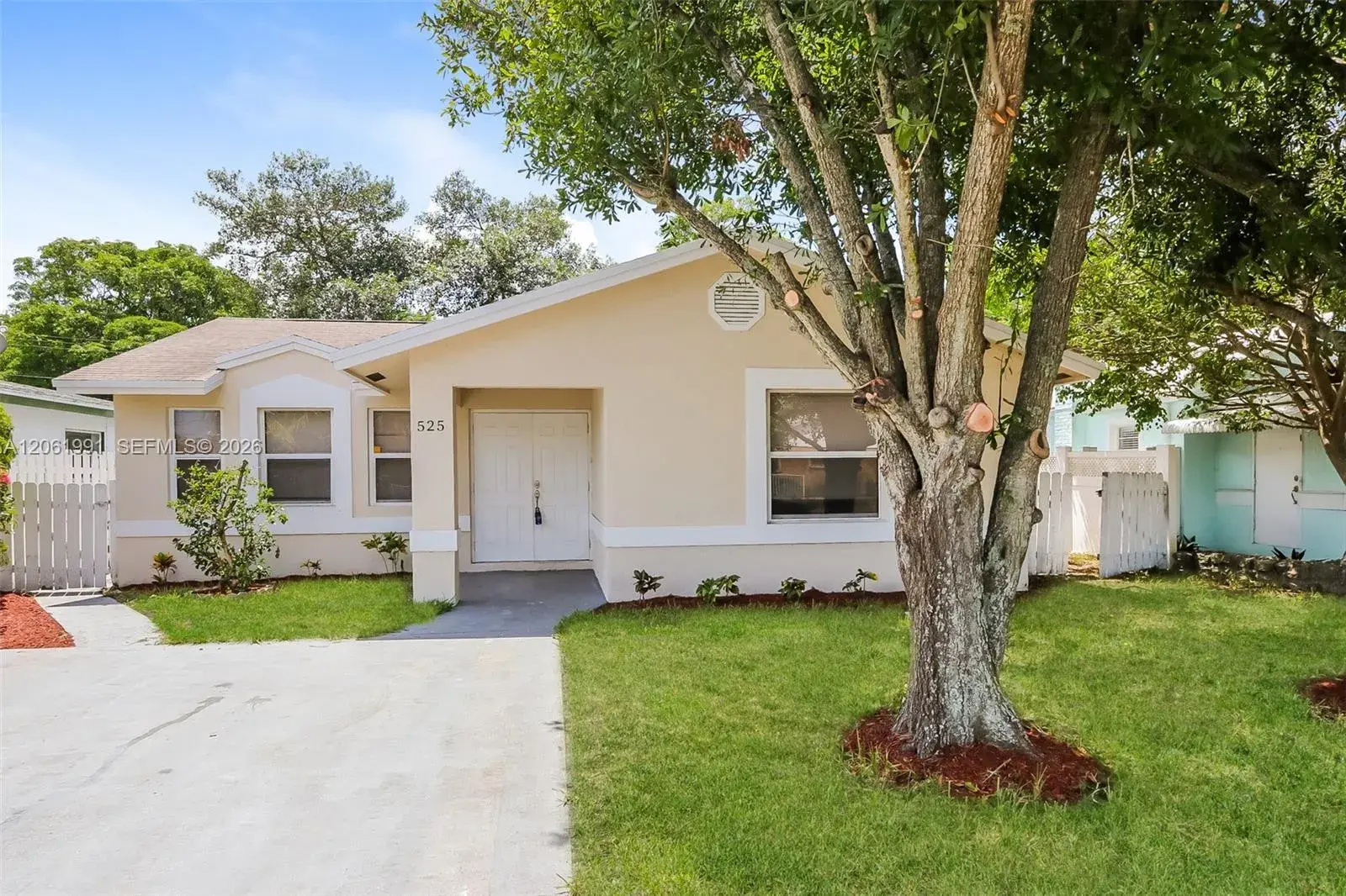 3 bedroom 2 bath Residential Lease for rent at 525 20th Ave N, Lake Worth FL 33460