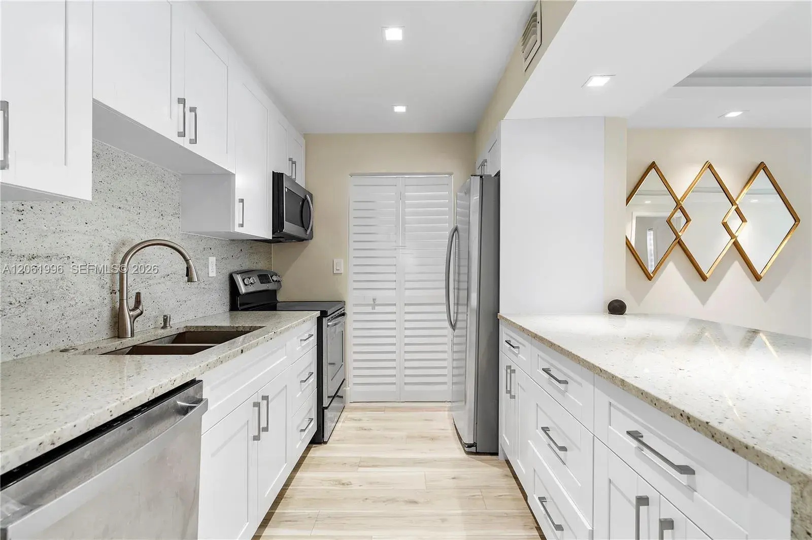 230 Lakeview Dr # 106, Weston FL 33326