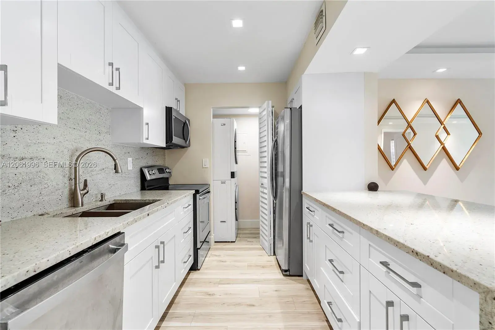 230 Lakeview Dr # 106, Weston FL 33326