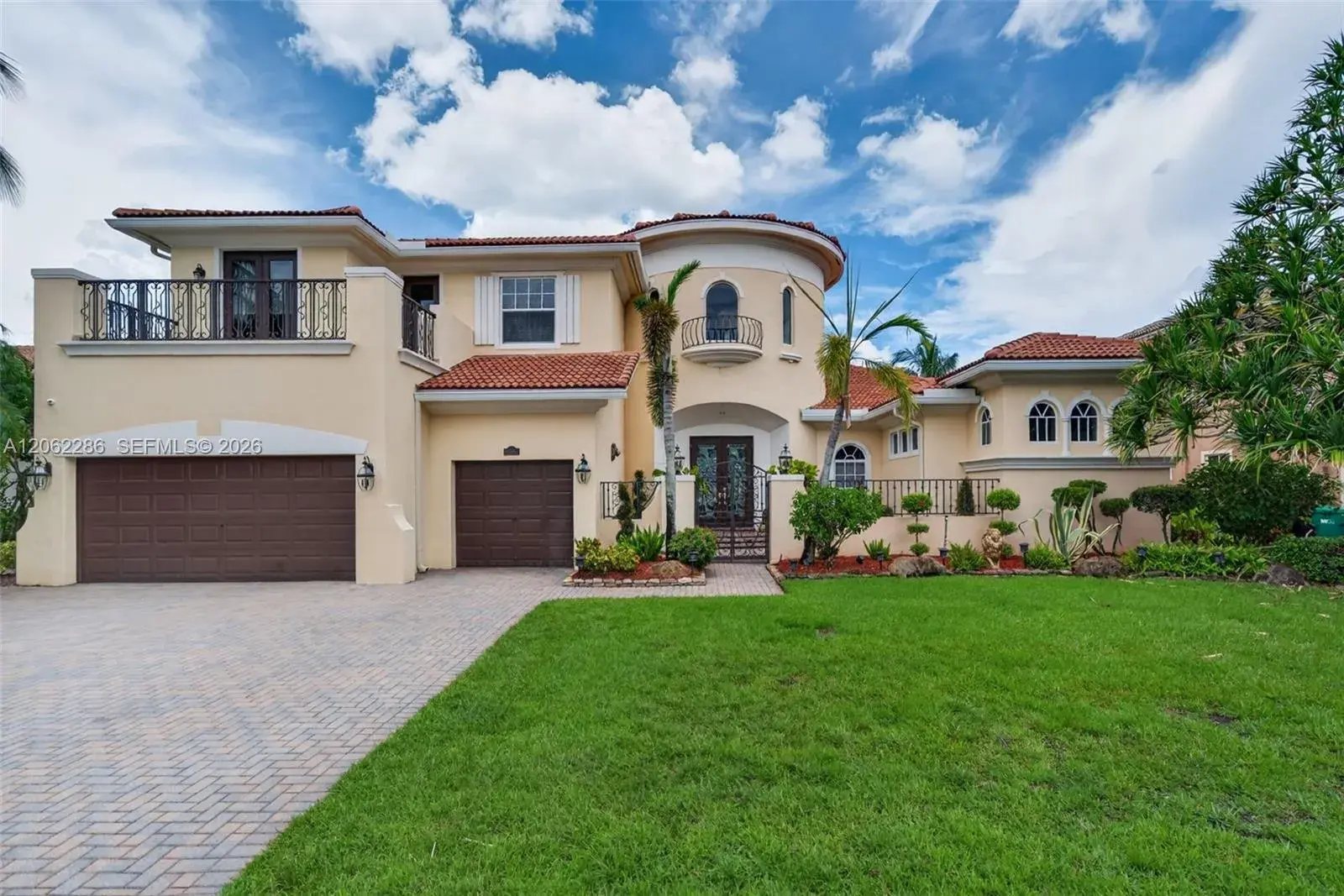 6 bedroom 5 bath Residential for sale at 11867 NW 69th Pl, Parkland FL 33076
