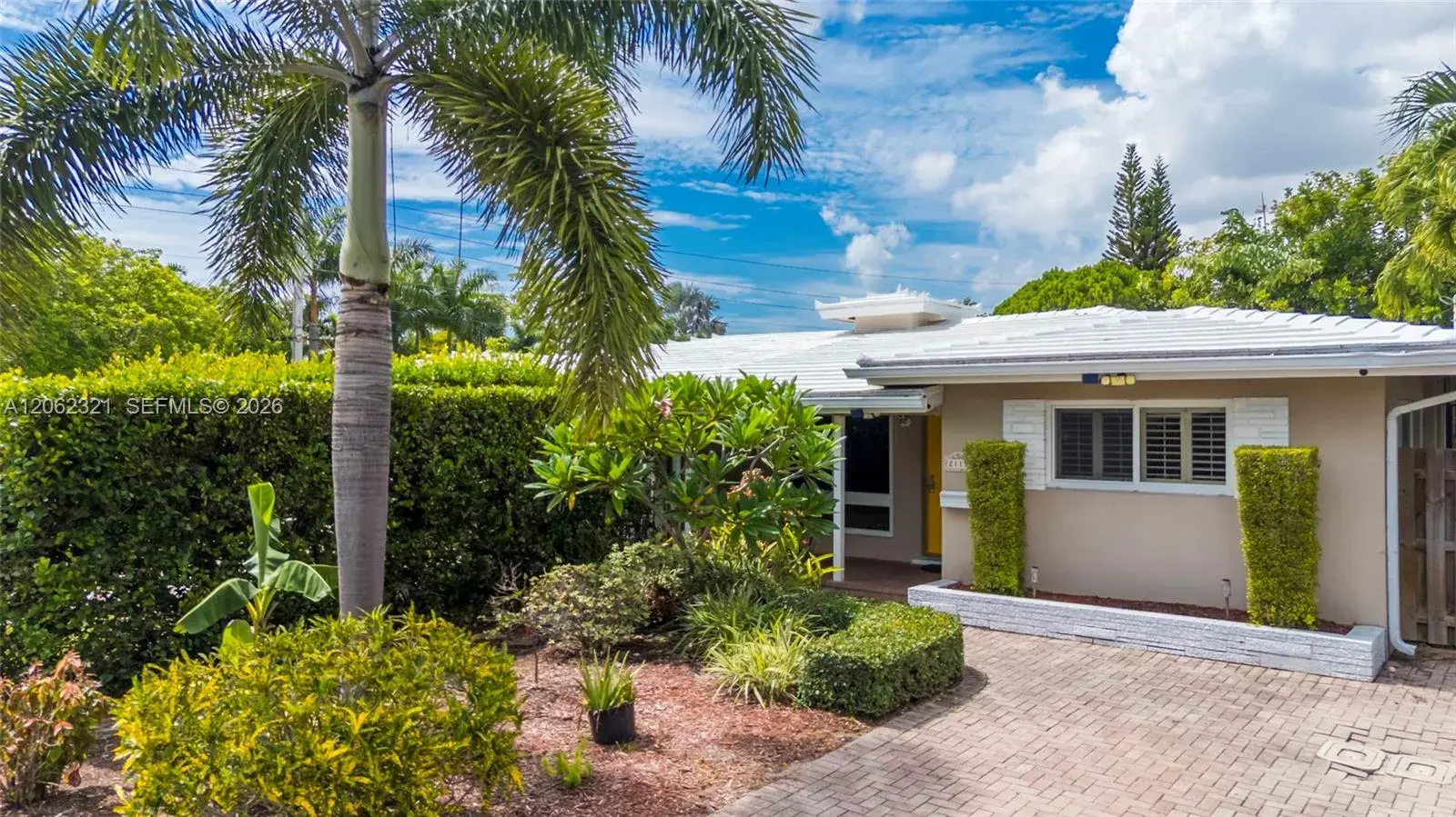 2 bedroom 2 bath Residential for sale at 2115 NE 15th Ave, Wilton Manors FL 33305