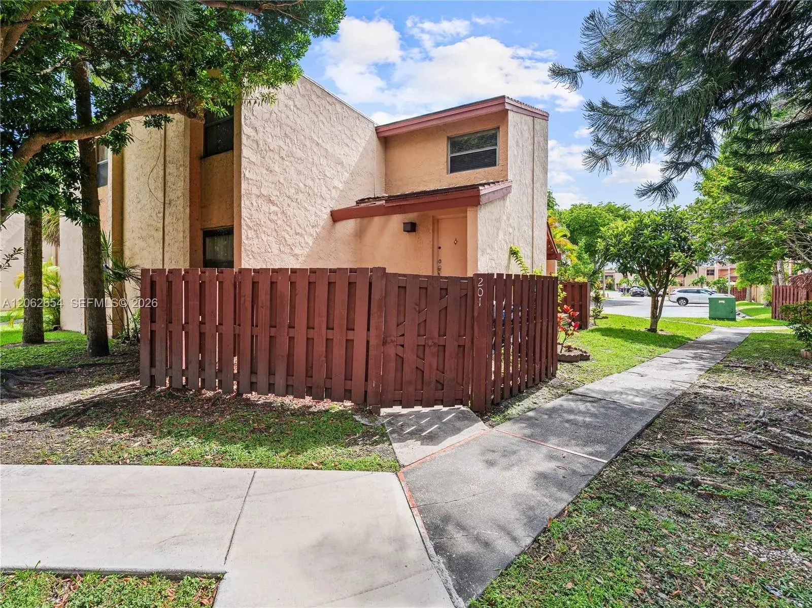 3 bedroom 2 bath Residential for sale at 291 W Park Dr # 201, Miami FL 33172