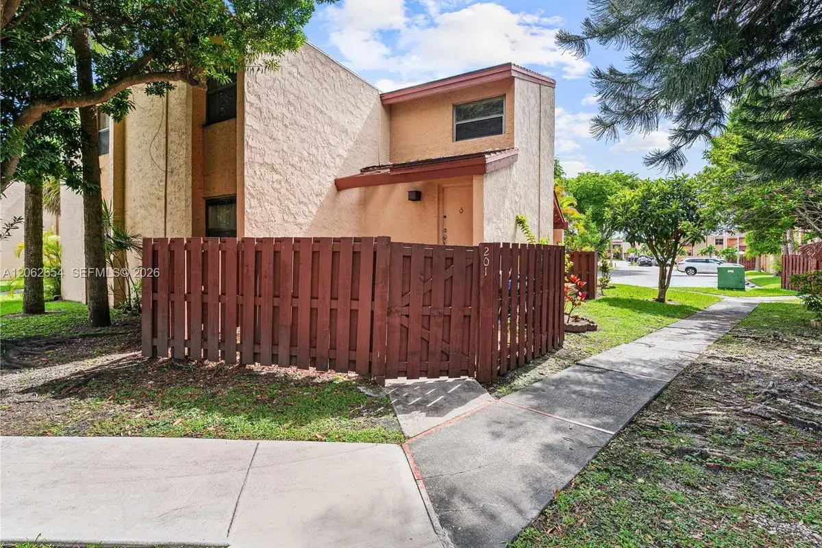 291 W Park Dr # 201, Miami FL 33172