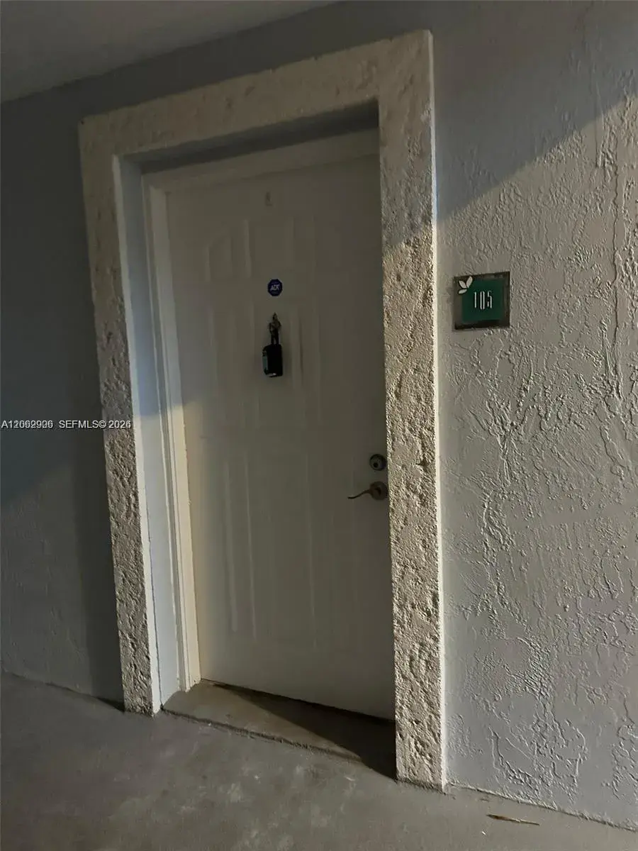 1 bedroom 1 bath Residential for sale at 8600 SW 212th St # 105, Cutler Bay FL 33189
