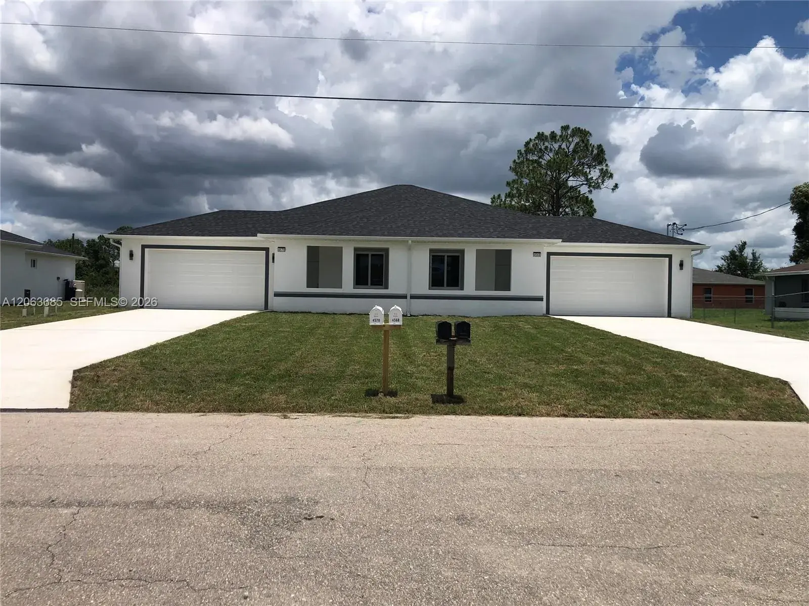 Residential Income for sale at 4572/4574 Golfview Blvd, Lehigh Acres FL 33973