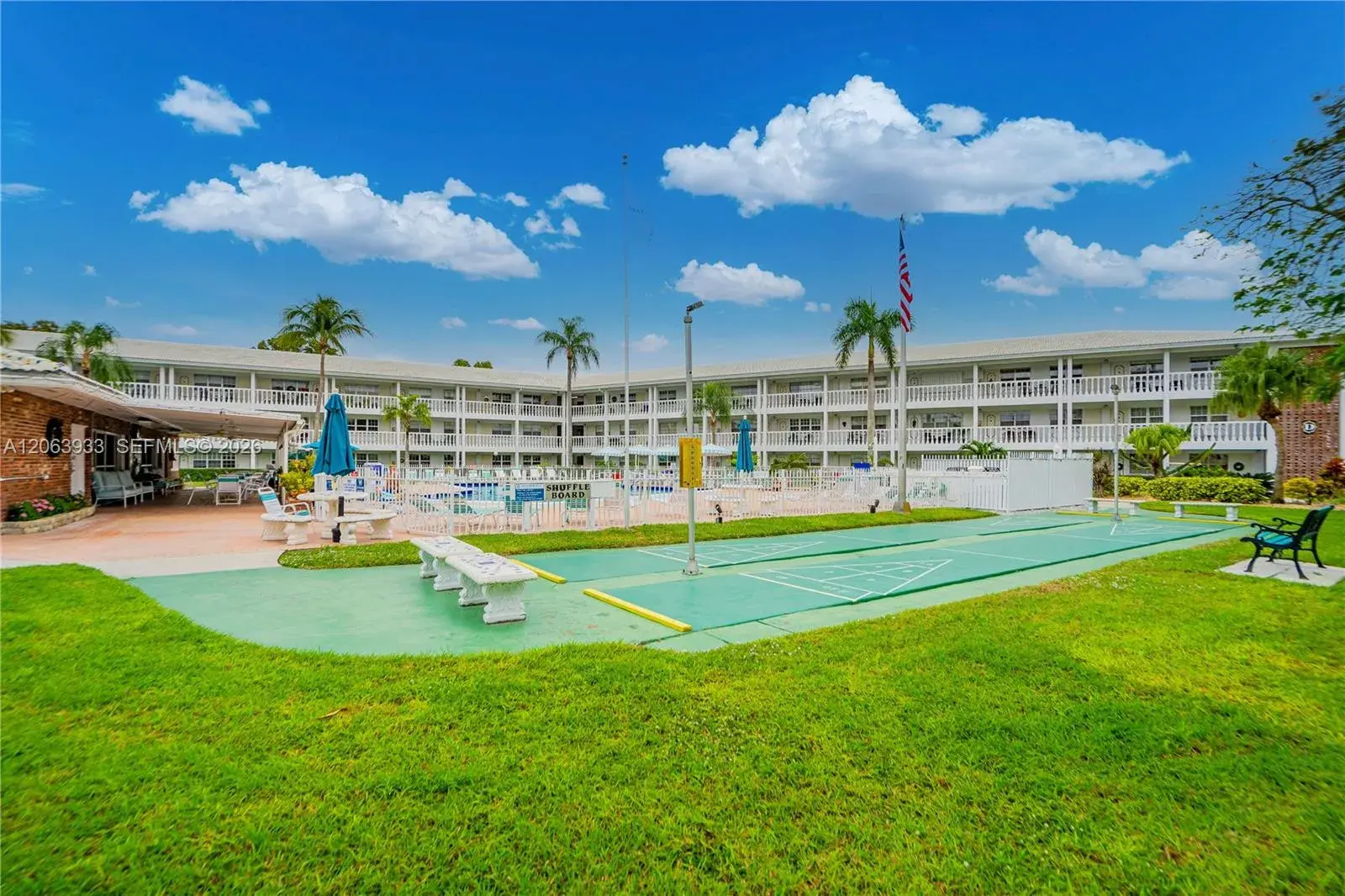 1 bedroom 1 bath Residential Lease for rent at 2455 NE 51st St # E114, Fort Lauderdale FL 33308