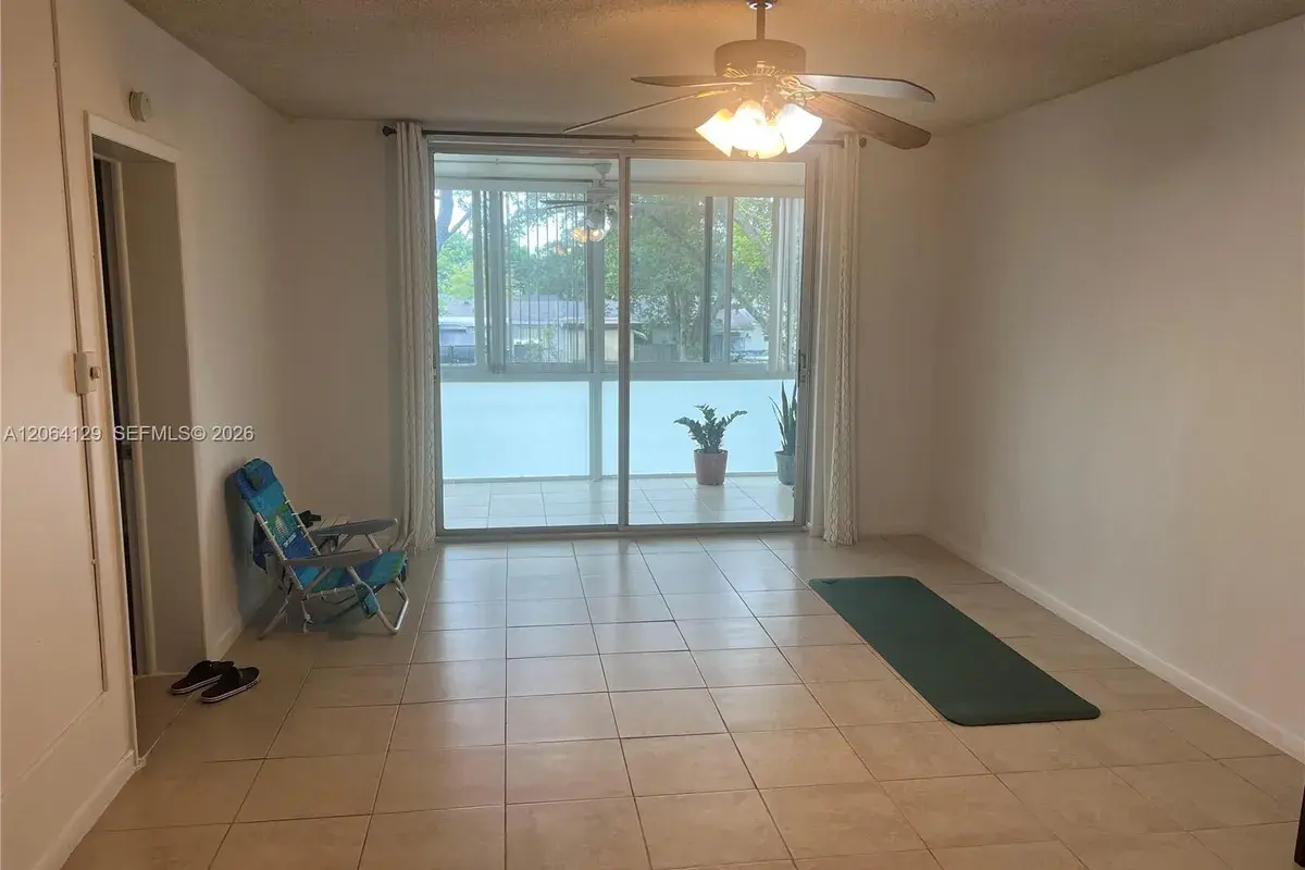 5950 Del Lago Cir # 201, Sunrise FL 33313