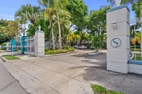 1740 NW N River Dr # 419, Miami FL 33125