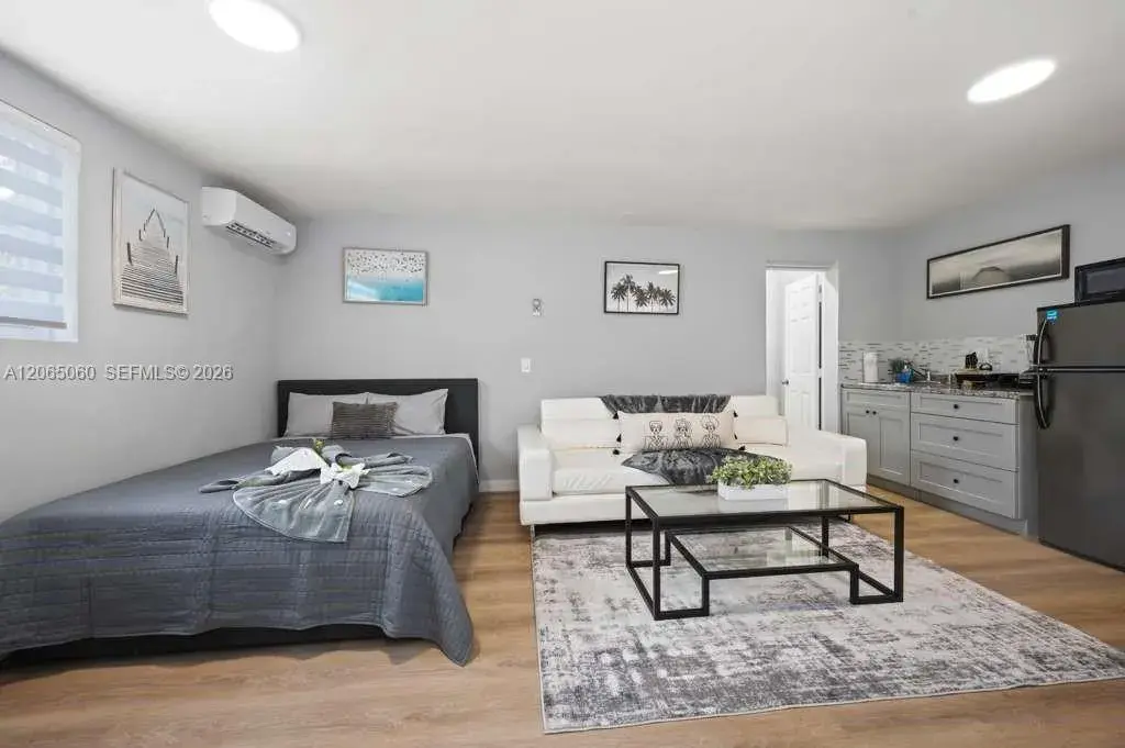1 bath Residential Lease for rent at 213 Columbus Pkwy # 2, Hollywood FL 33021
