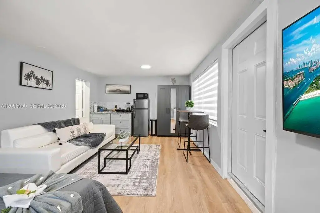 213 Columbus Pkwy # 2, Hollywood FL 33021