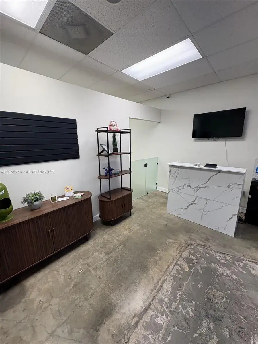 Business Opportunity for sale at SW 8th St. DOG GROOMING, Miami FL 33144