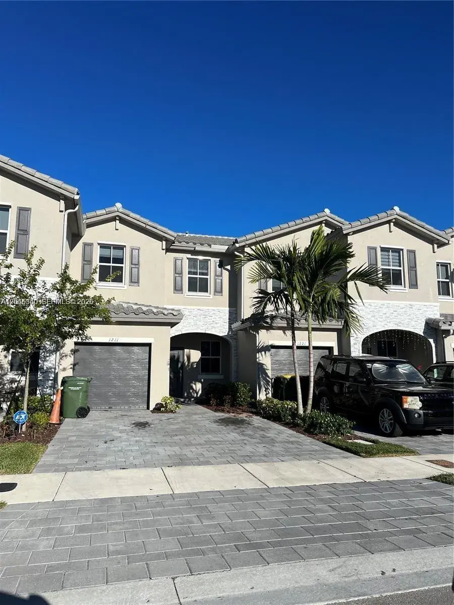 3 bedroom 2 bath Residential for sale at 1211 SE 27th Ter, Homestead FL 33035