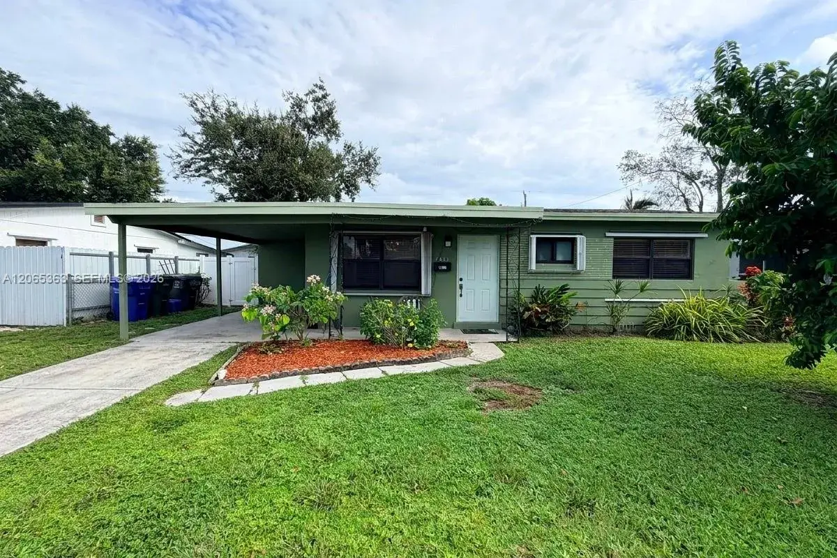 6831 Farragut St, Hollywood FL 33024