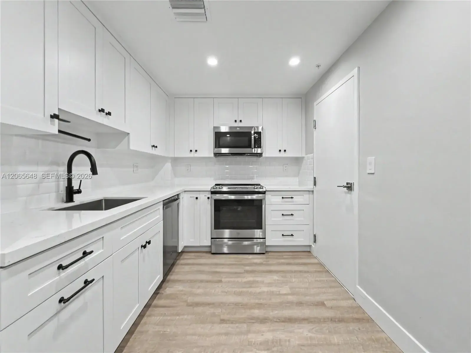 90 Edgewater Dr # 818, Coral Gables FL 33133