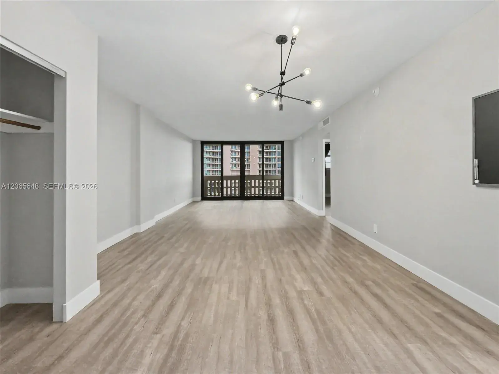 90 Edgewater Dr # 818, Coral Gables FL 33133