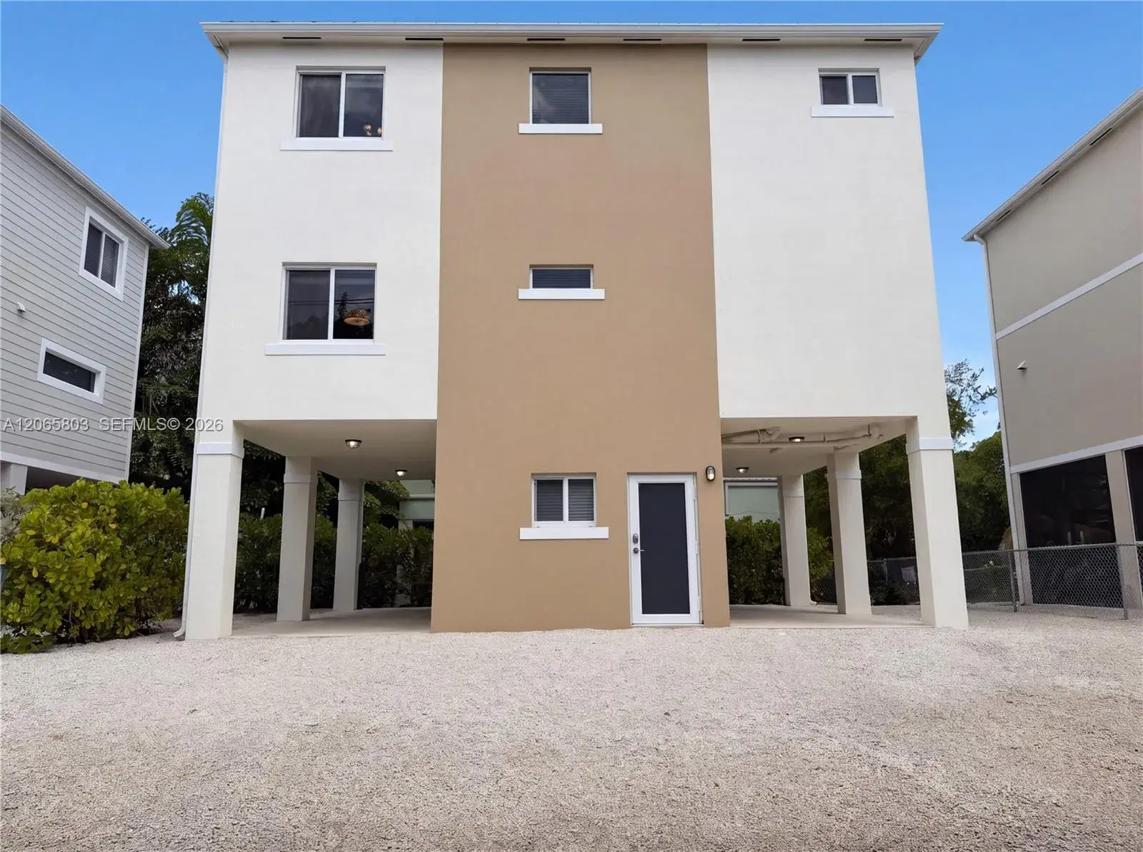 3 bedroom 2 bath Residential for sale at 17 Lakeview Dr, Key Largo FL 33037