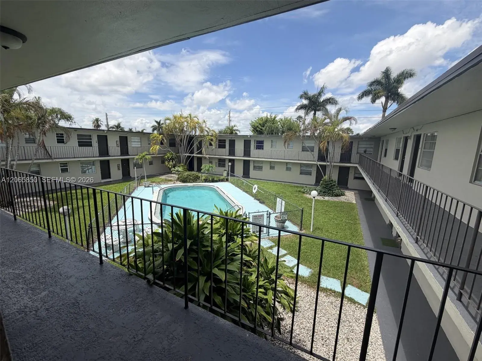 1 bedroom 1 bath Residential for sale at 3901 SW 112th Ave # 40, Miami FL 33165