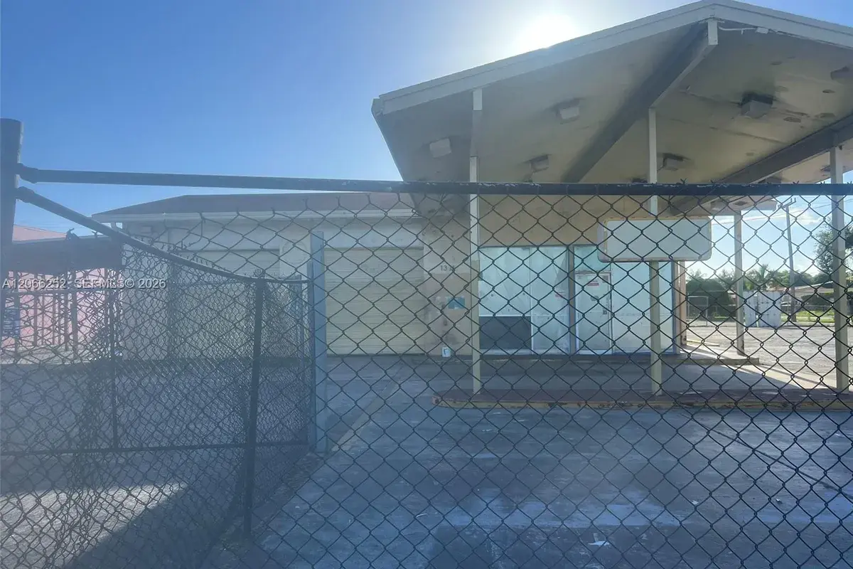 1391 NW 31 Ave, Lauderhill FL 33311