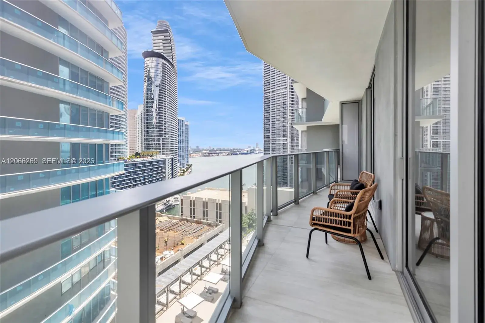 2 bedroom 2 bath Residential for sale at 77 SE 5TH ST # 2006, Miami FL 33131