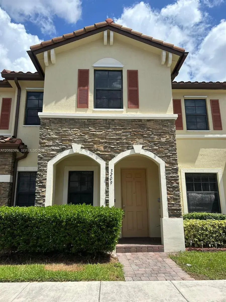 3209 SE 5th St, Homestead FL 33033