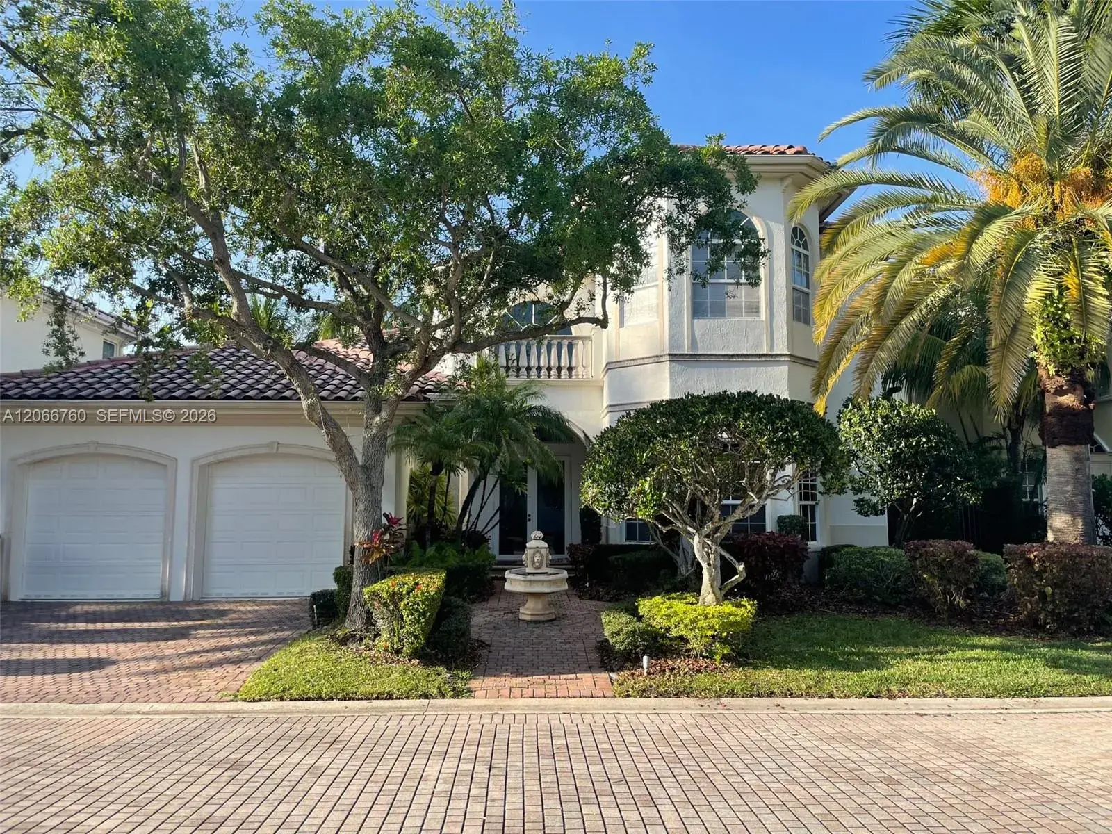 891 Captiva Dr, Hollywood FL 33019