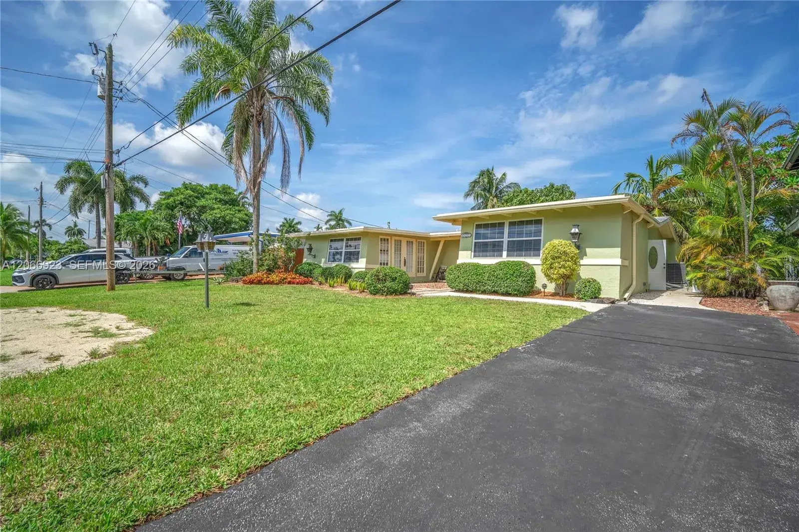 2555 Nassau Ln, Fort Lauderdale FL 33312