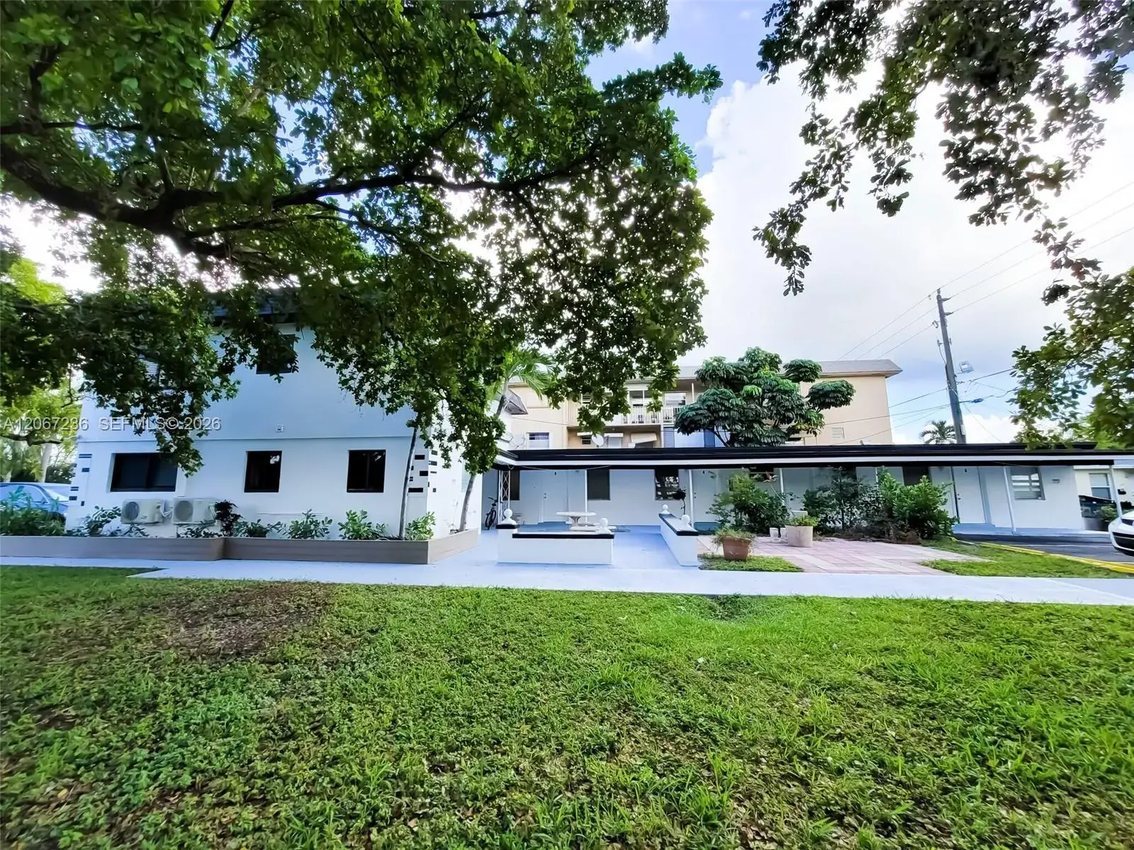 1858 Dewey St, Hollywood FL 33020