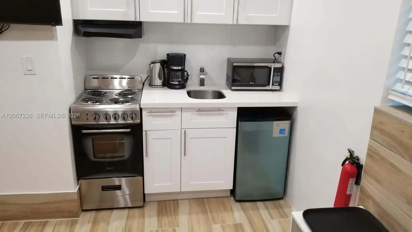1858 Dewey St, Hollywood FL 33020
