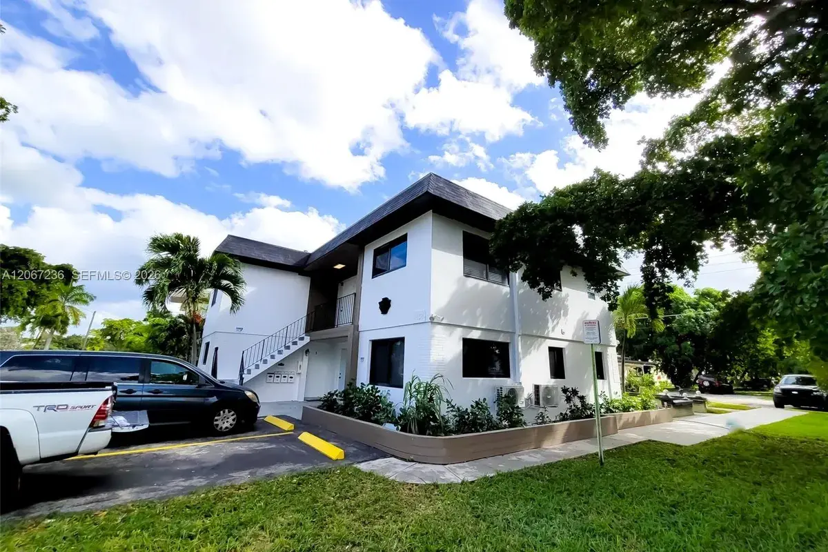 1858 Dewey St, Hollywood FL 33020