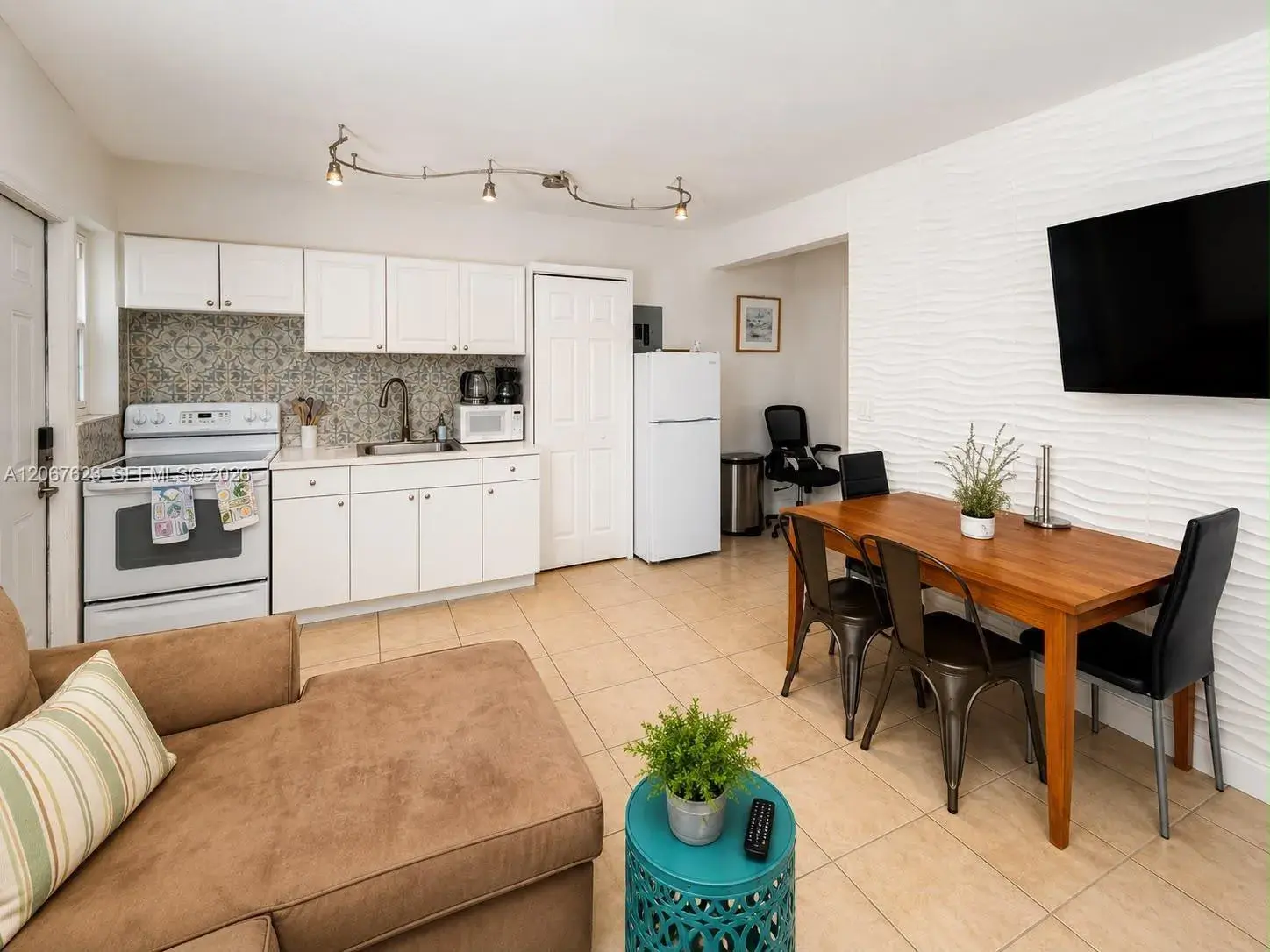 1 bedroom 1 bath Residential Lease for rent at 1639 Hayes St # 1, Hollywood FL 33020