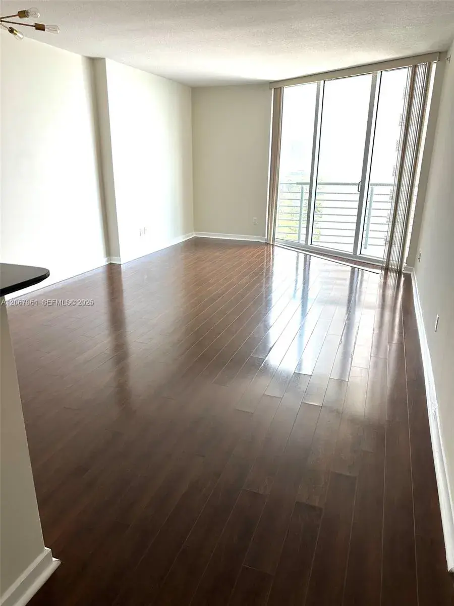 1 bedroom 1 bath Residential for sale at 335 S Biscayne Blvd # 1802, Miami FL 33131