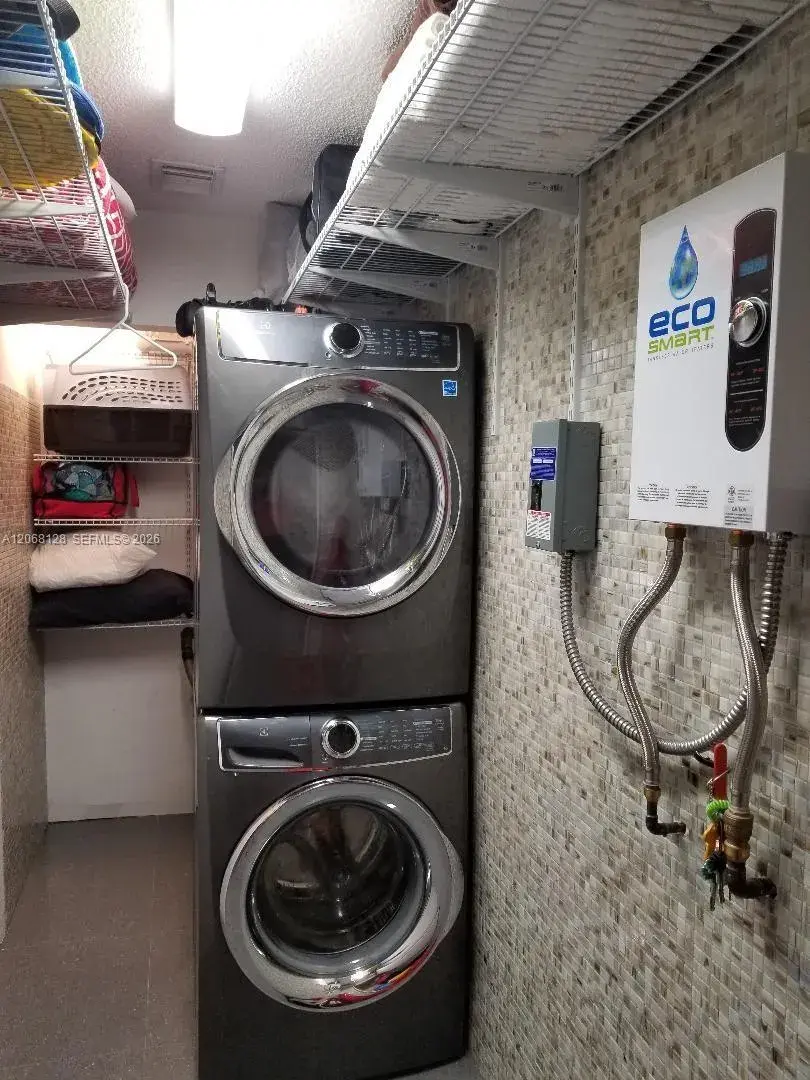 2 bedroom 2 bath Residential for sale at 1443 Amanda St, Hollywood FL 33020
