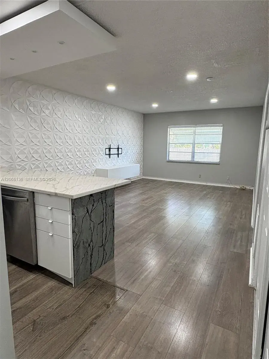 1520 Mckinley St # 108E, Hollywood FL 33020