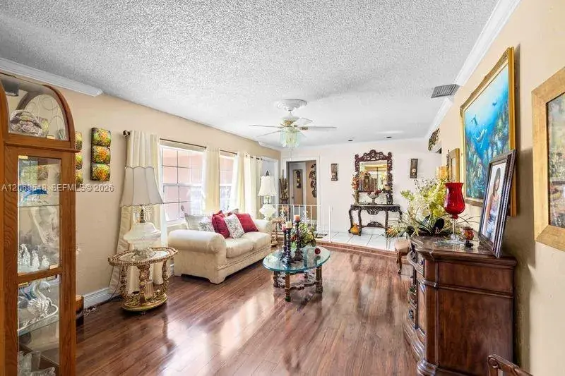 2160 NW 91st Ter, Pembroke Pines FL 33024