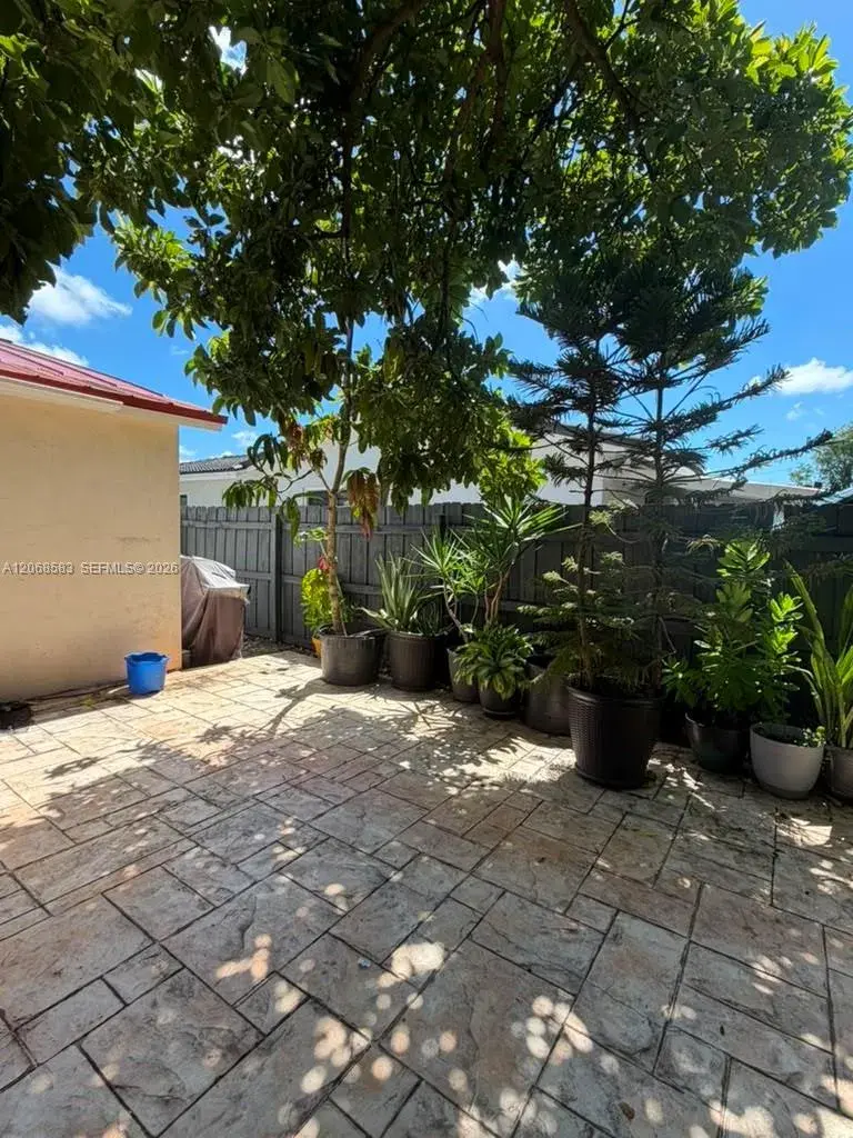 1 bath Residential Lease for rent at 1725 SW 32nd St # 0, Fort Lauderdale FL 33315