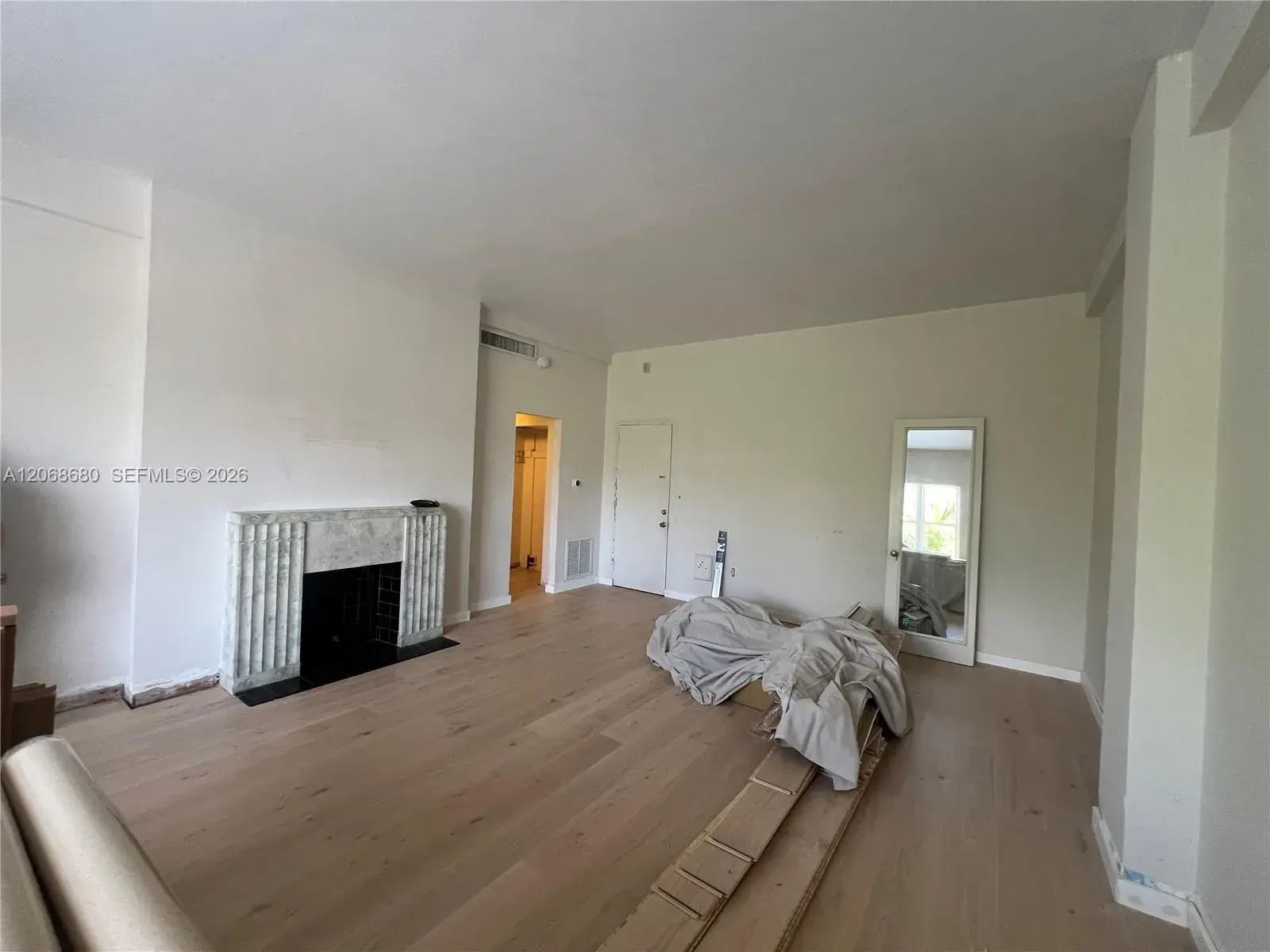 1 bath Residential for sale at 2421 Lake Pancoast Dr # 4D, Miami Beach FL 33140