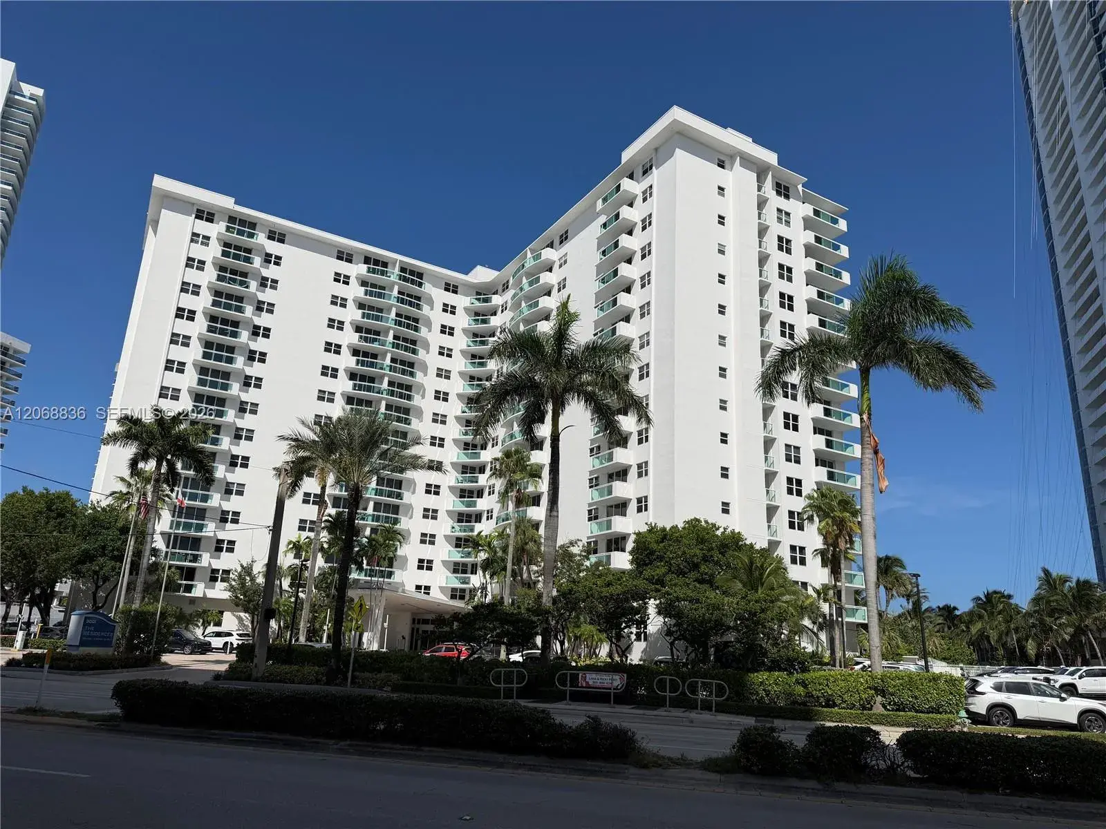 1 bedroom 1 bath Residential for sale at 3001 S Ocean Dr # 421, Hollywood FL 33019
