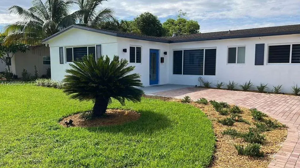 5 bedroom 4 bath Residential for sale at 6220 NW 19th St, Sunrise FL 33313