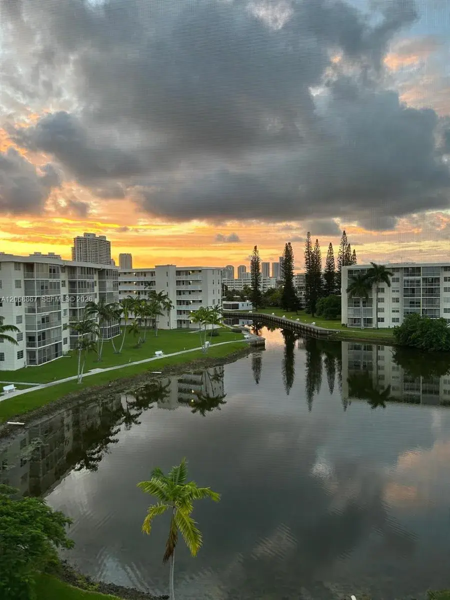 1 bedroom 1 bath Residential for sale at 2851 Leonard Dr # J503, Aventura FL 33160