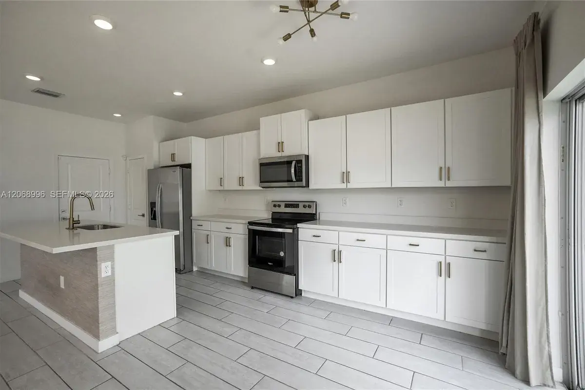 833 SE 19th St, Homestead FL 33034