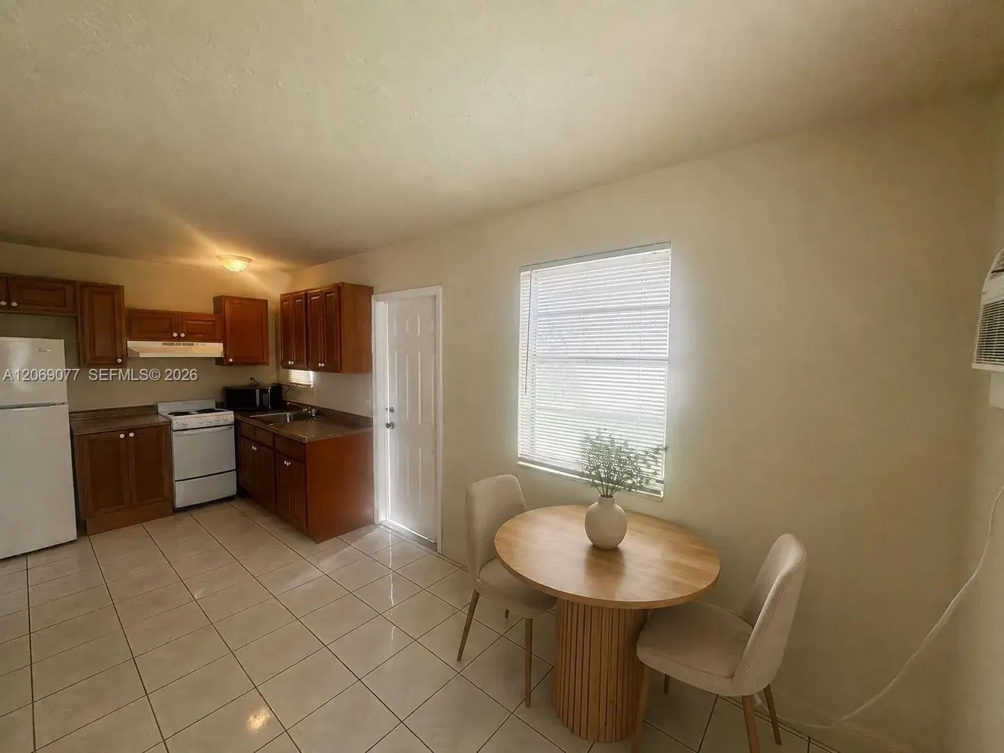 1 bedroom 1 bath Residential Lease for rent at 2228 Grant St # 4, Hollywood FL 33020