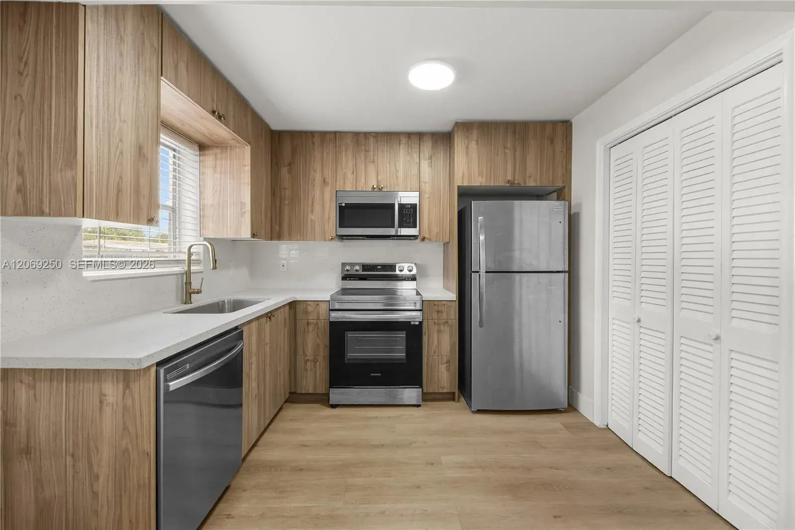 2 bedroom 1 bath Residential Lease for rent at 2418 Polk St # 102, Hollywood FL 33020