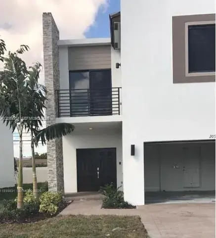 3 bedroom 3 bath Residential for sale at 388 NE 208th Ter, Miami FL 33179