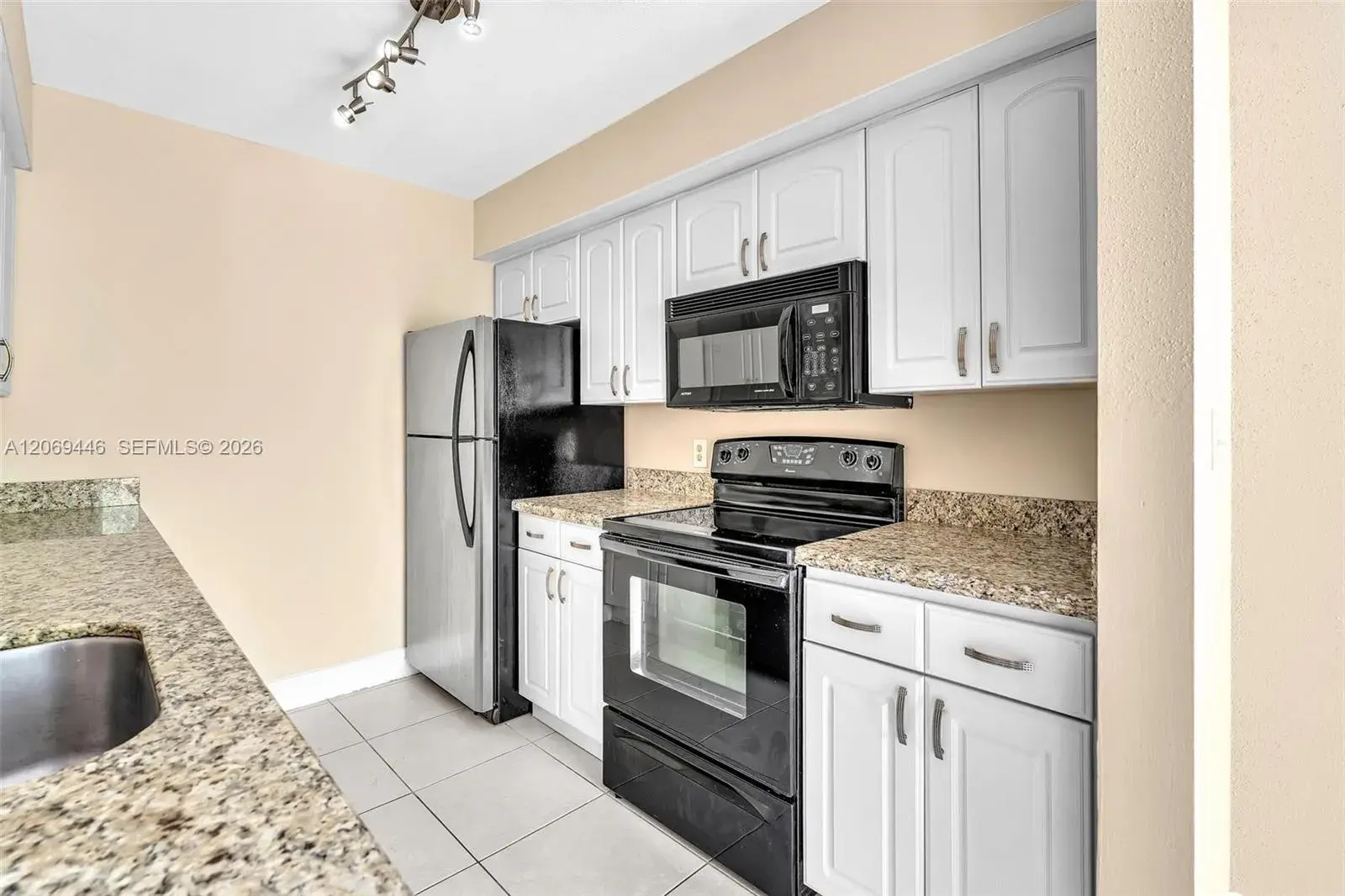 2667 NW 33rd St # 2413, Oakland Park FL 33309