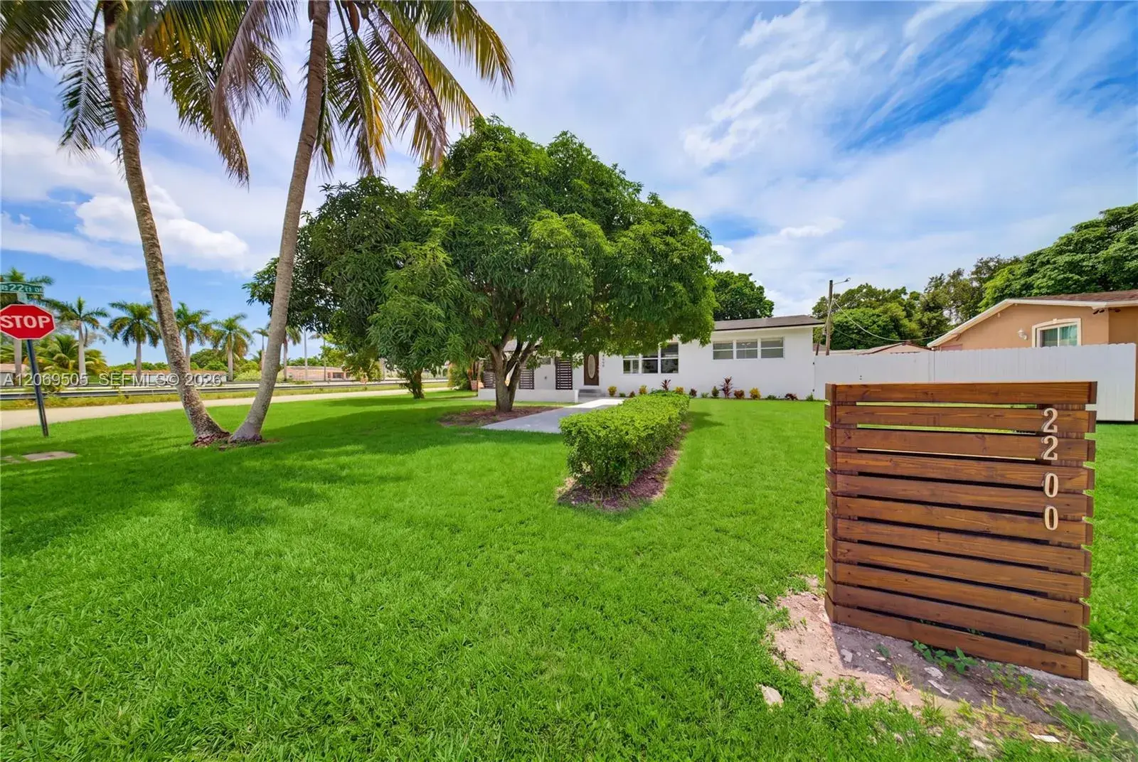 2200 NW 110th St, Miami FL 33167