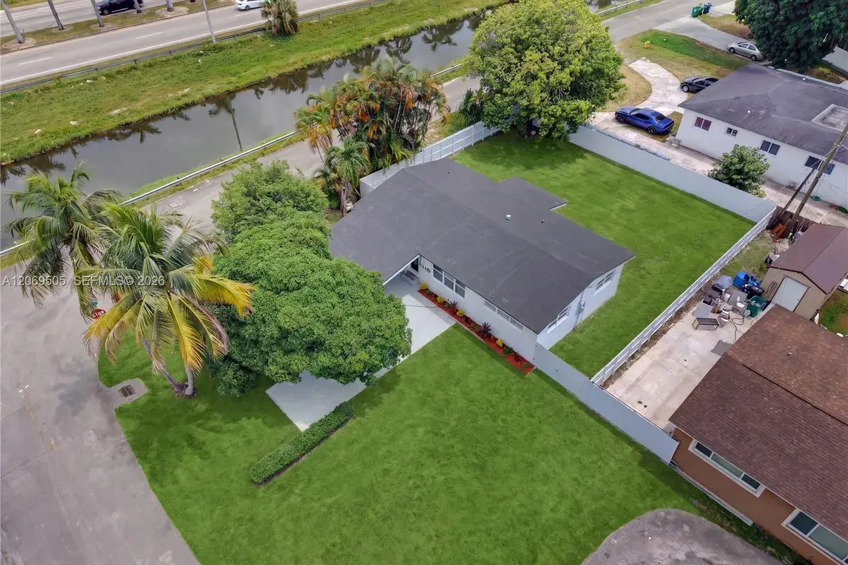 2200 NW 110th St, Miami FL 33167