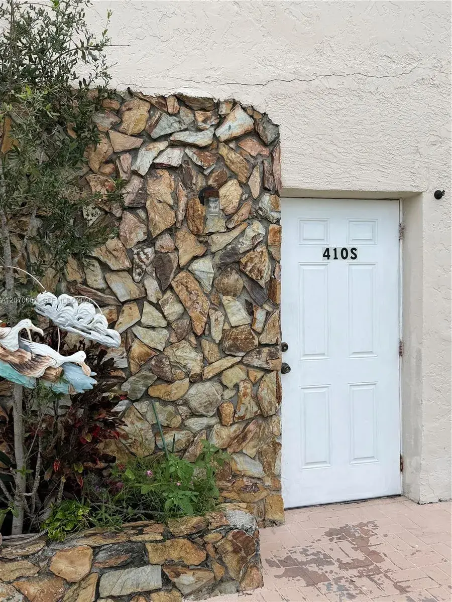 1 bedroom 1 bath Residential Lease for rent at 410 N 58th Ave, Hollywood FL 33021