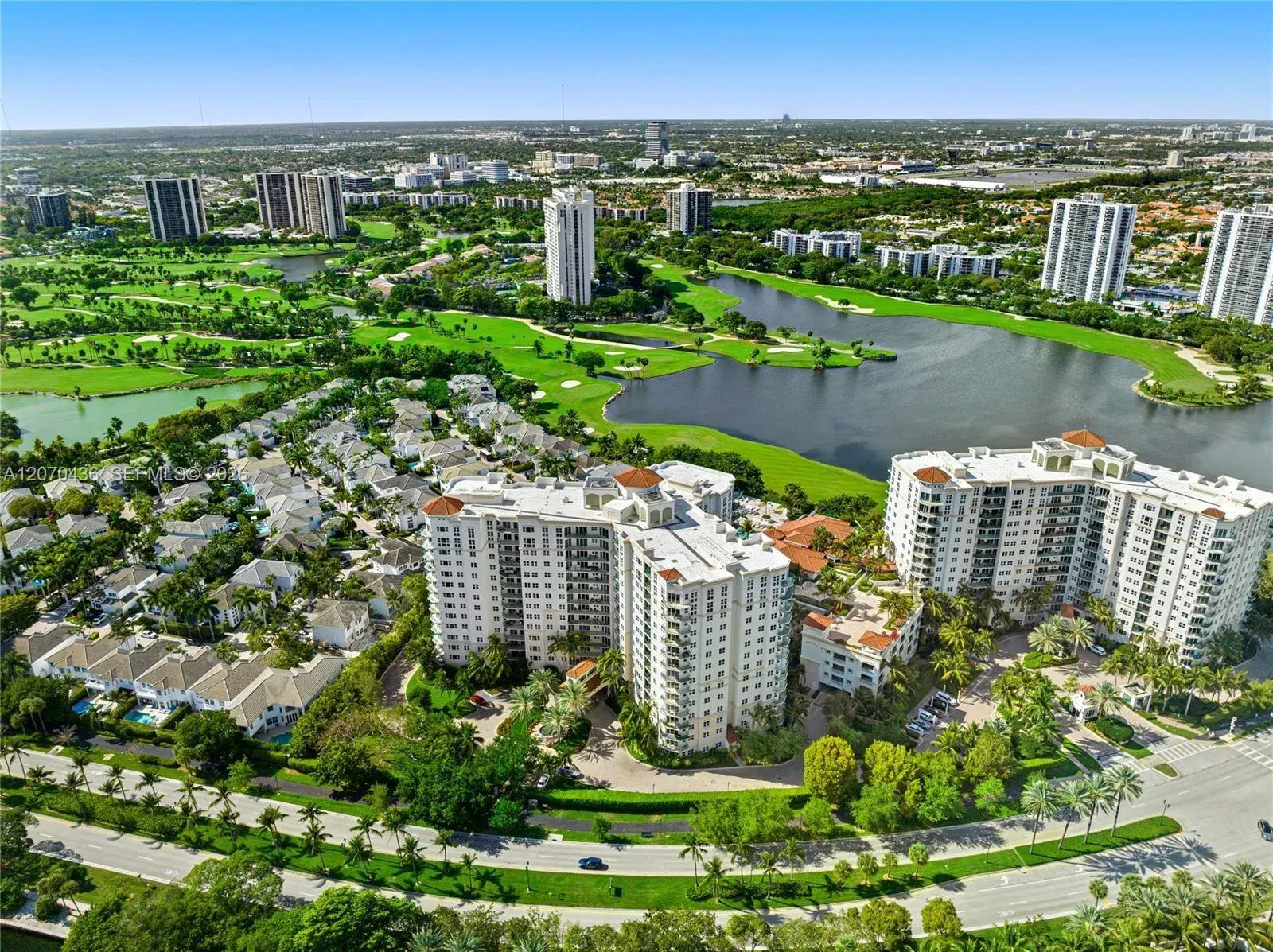 2 bedroom 2 bath Residential for sale at 19900 E Country Club Dr # 607, Aventura FL 33180