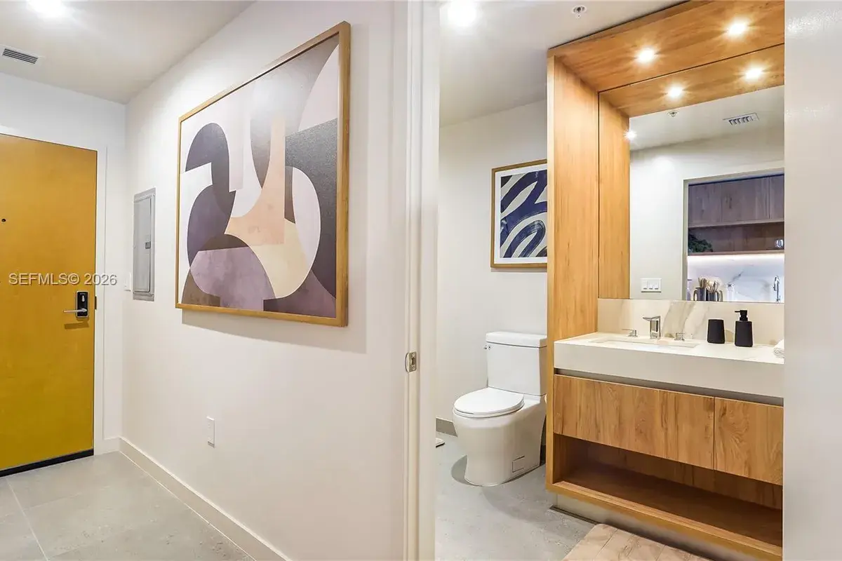 11 NE 6th St # 808, Miami FL 33132
