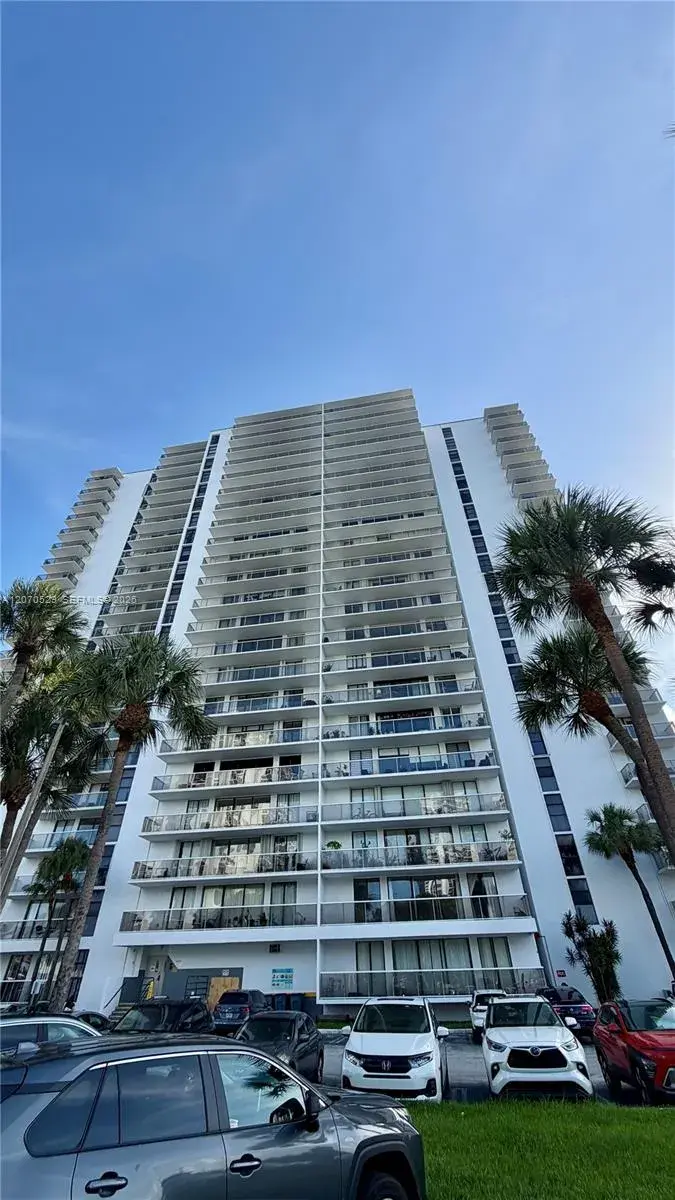 2 bedroom 2 bath Residential for sale at 3701 N Country Club Dr # 304, Aventura FL 33180